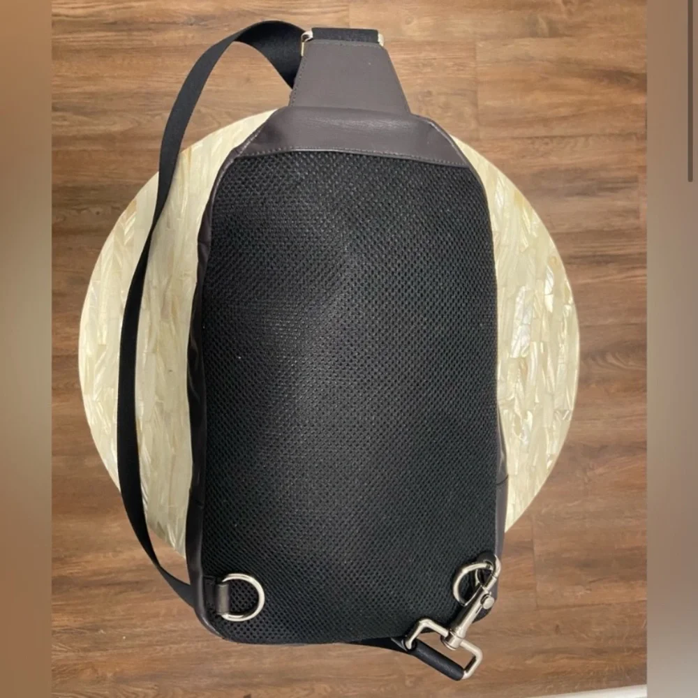 (Unistyle) NWOT Coach Leather Charles Pack w/Deep
Brwn/Blk Signature Coach Print - Picture 2 of 10